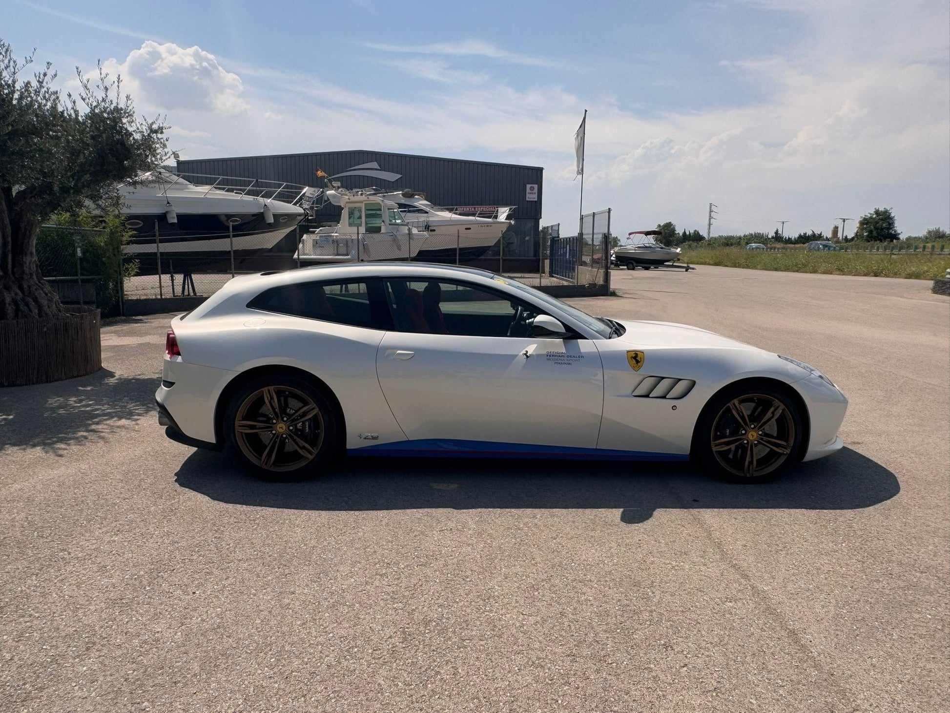 Ferrari GTC 4 Lusso 70e HB